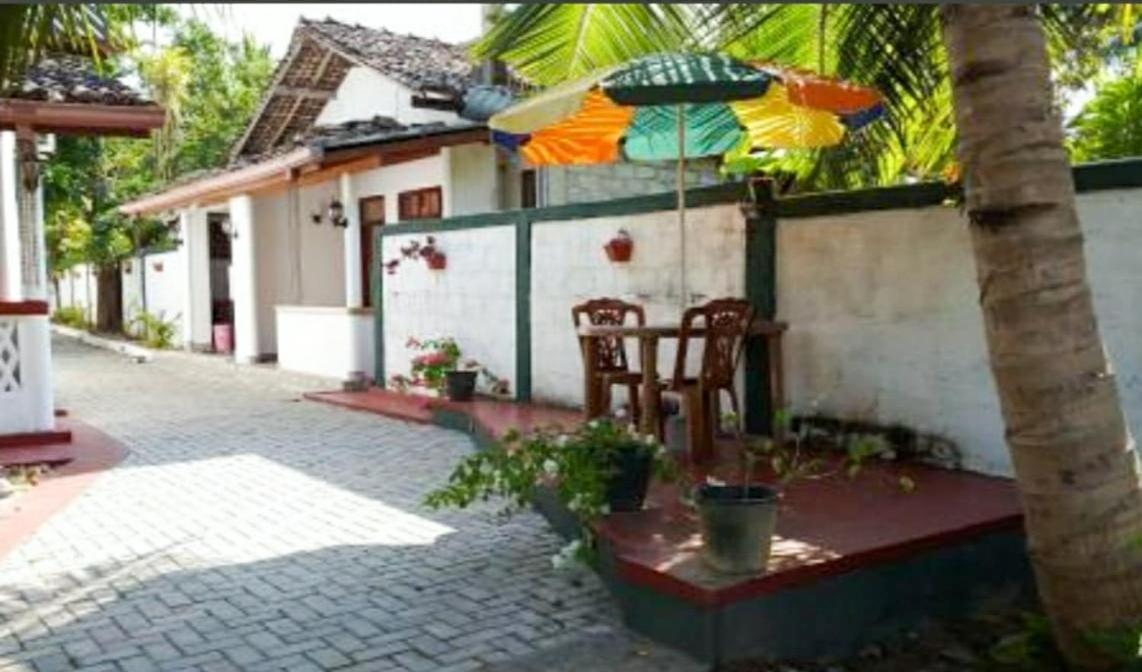 River Side Holiday Inn Weligama Bagian luar foto
