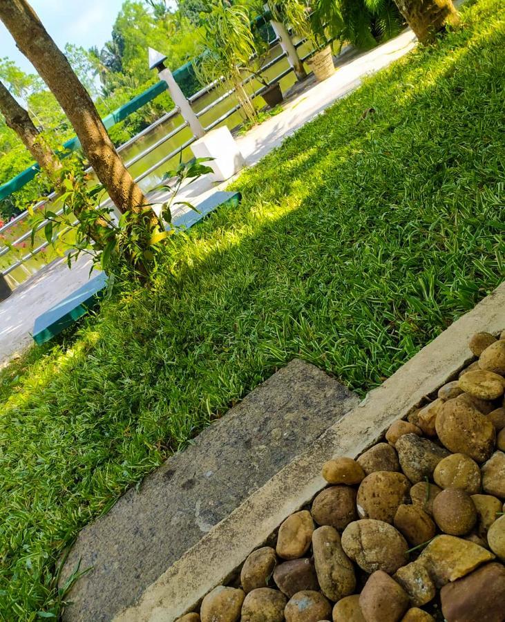 River Side Holiday Inn Weligama Bagian luar foto