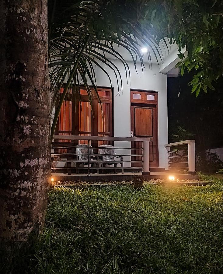 River Side Holiday Inn Weligama Bagian luar foto
