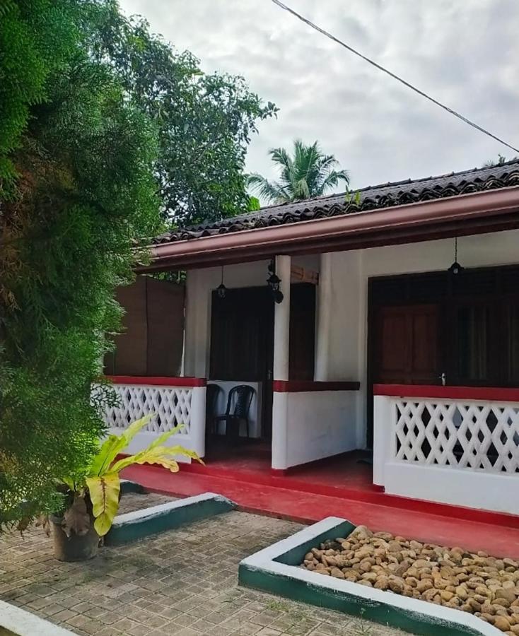 River Side Holiday Inn Weligama Bagian luar foto